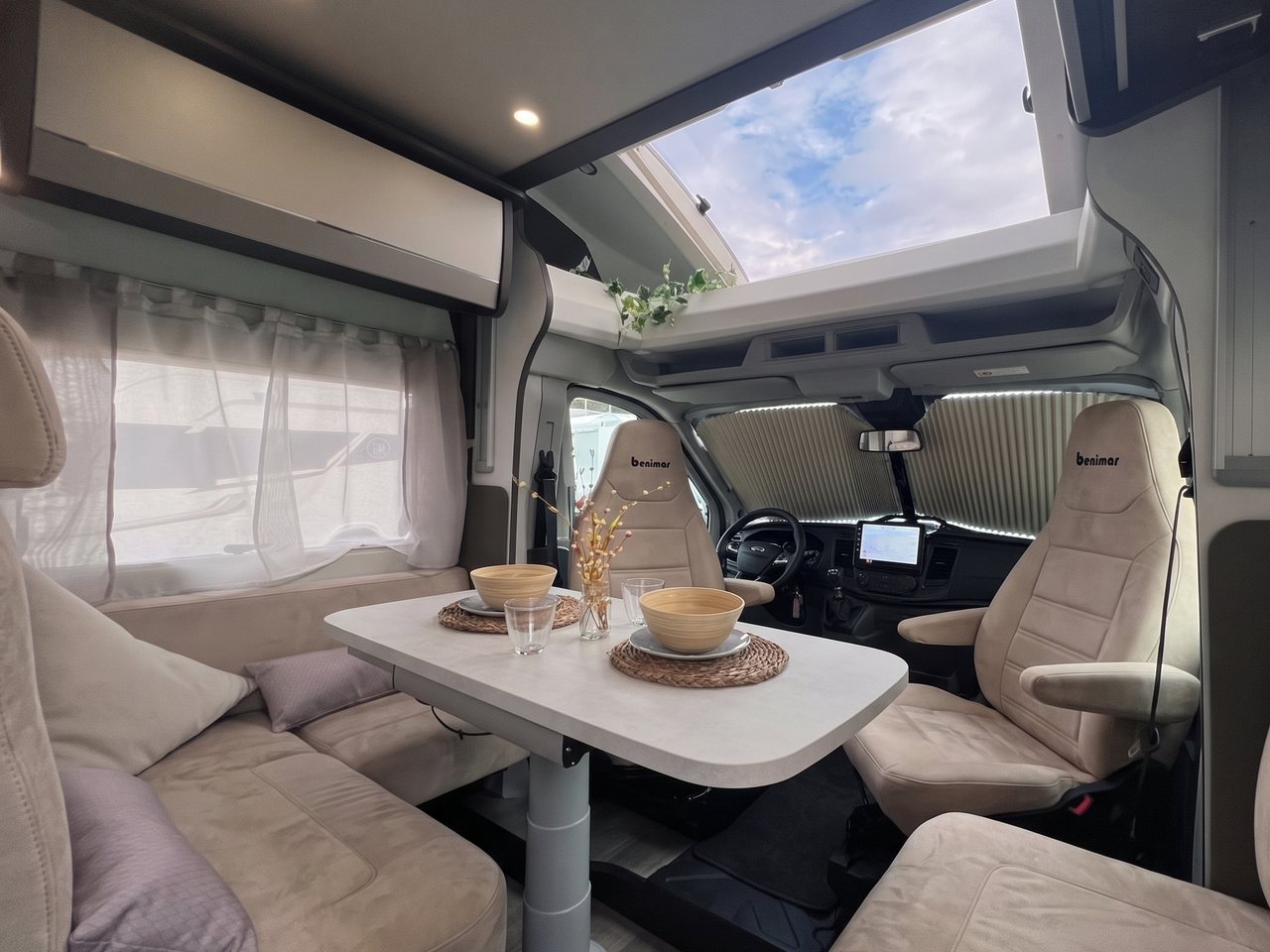 Benimar Tessoro 442 interior — 11