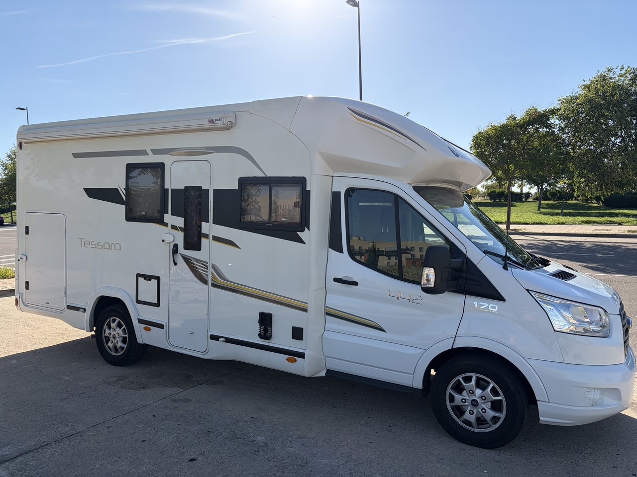 Benimar Tessoro 442 interior — 2