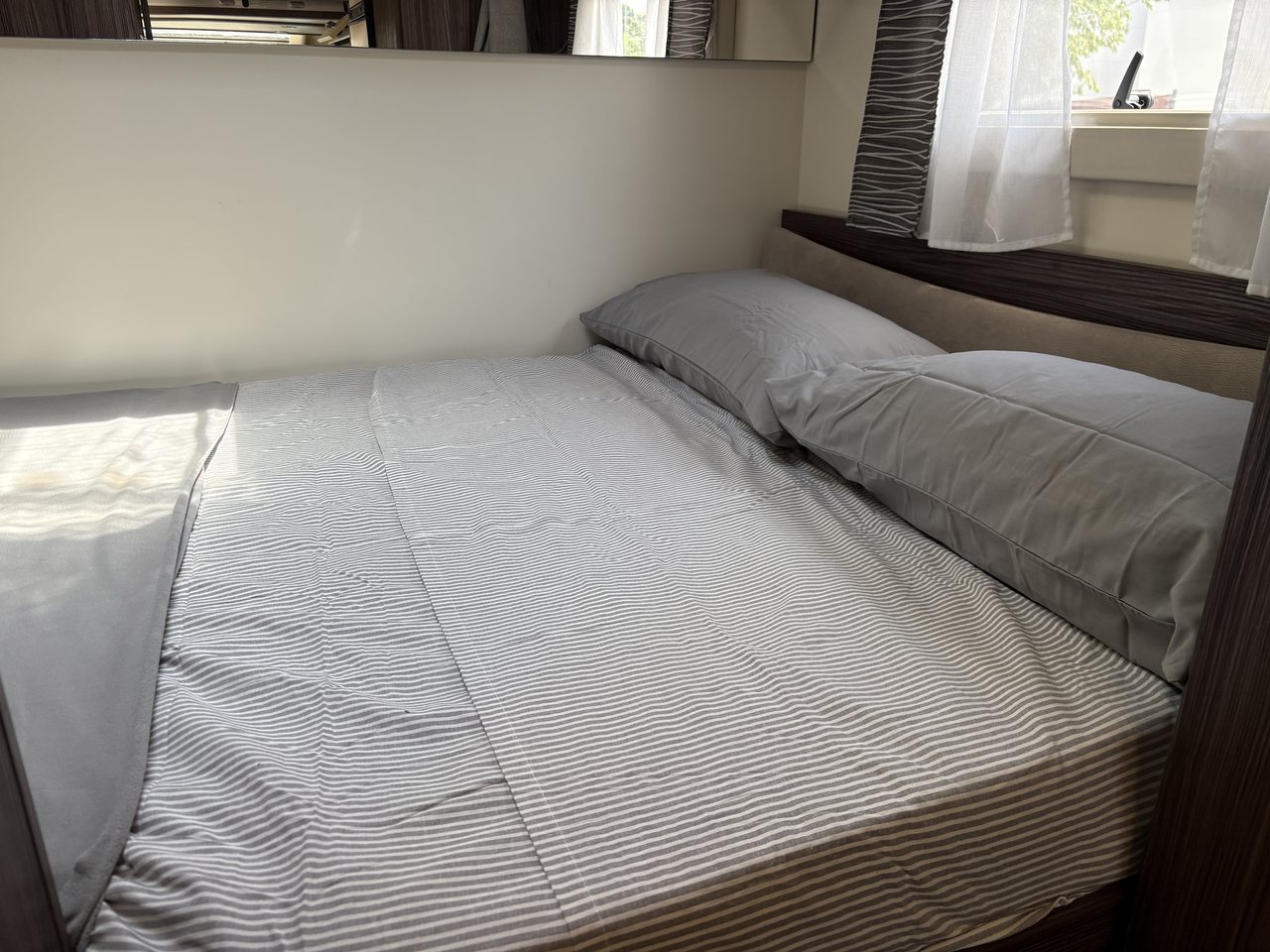 Benimar Tessoro 442 interior — 5